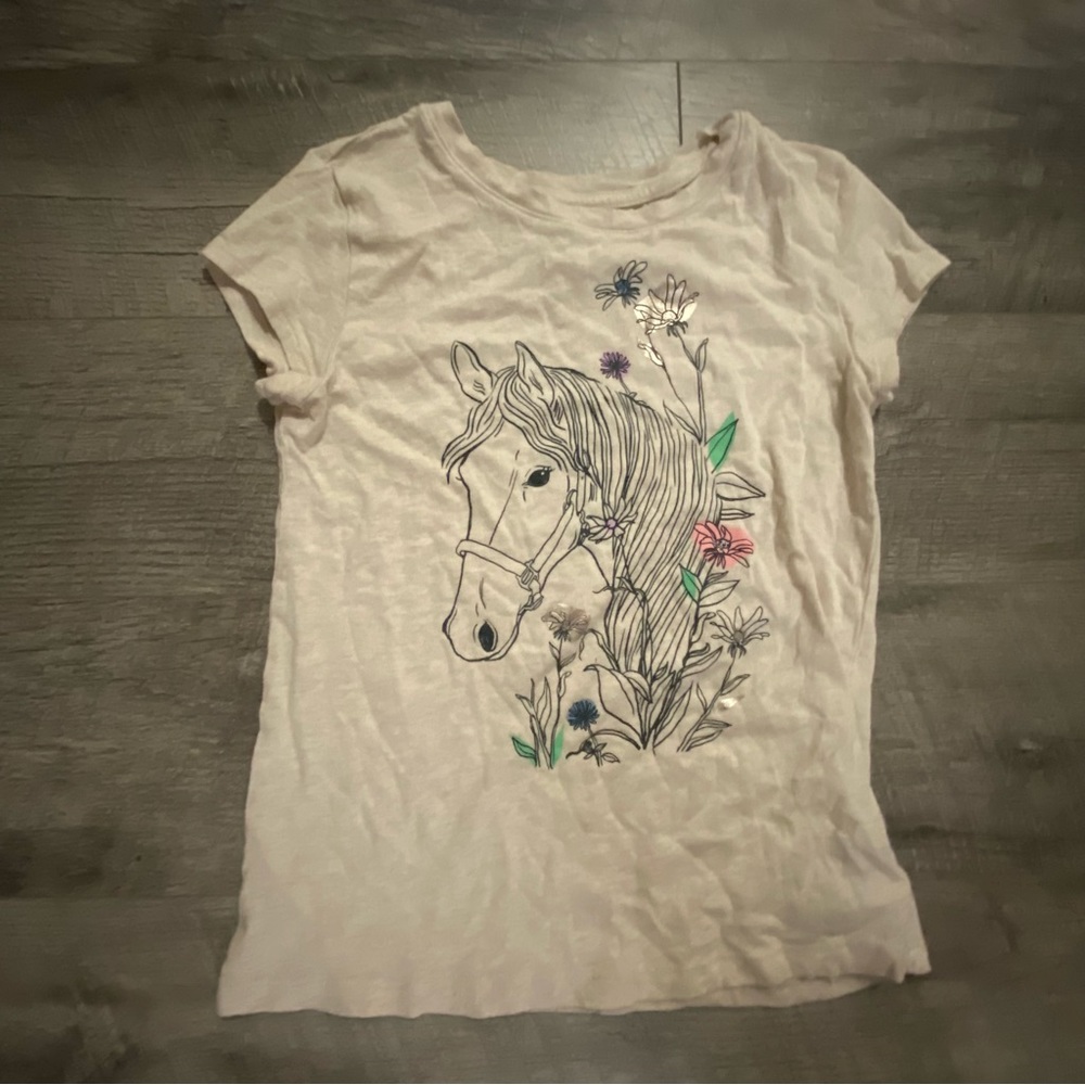 Girl’s Gap kids beige T-shirt.